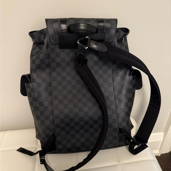 Louis Vuitton backpack 9/10 condition - Picture 2 of 2